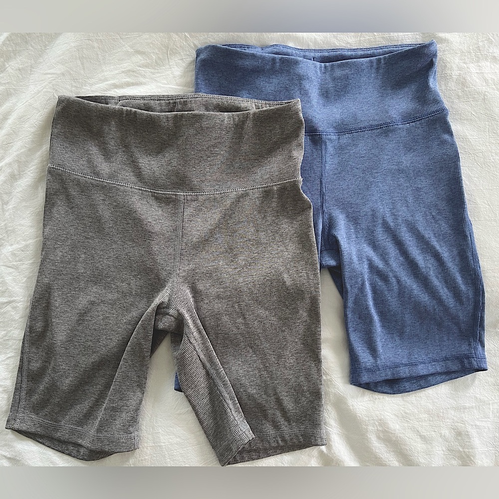 GAP Athletic | Athleisure Pair of Bike Shorts in Gray and Blue